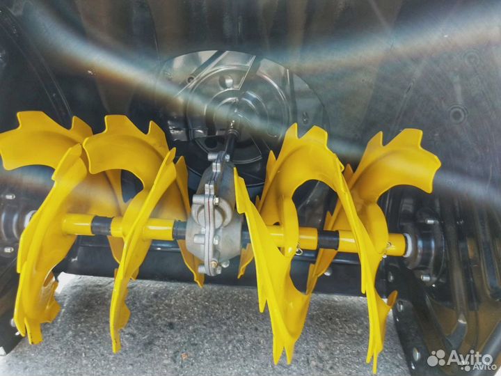 Снегоуборщик Huter SGC 4800 B