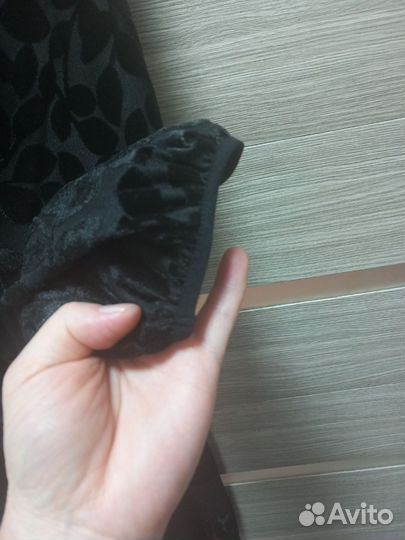 Платье с велюровыми вставками