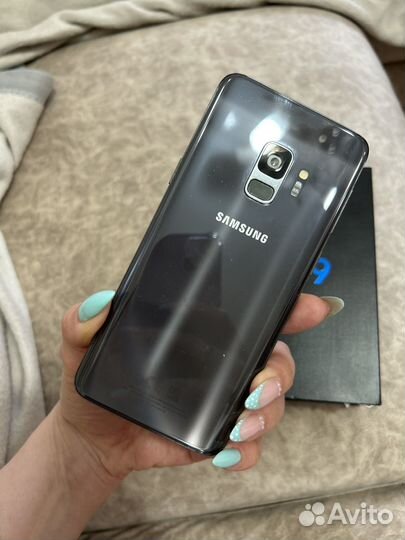Samsung Galaxy S9, 4/64 ГБ