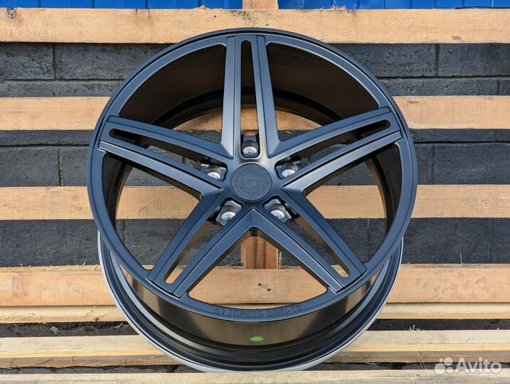 Кованые диски R22 GT Forged на Lexus LX