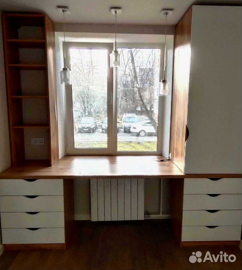 Рабочая зона у окна