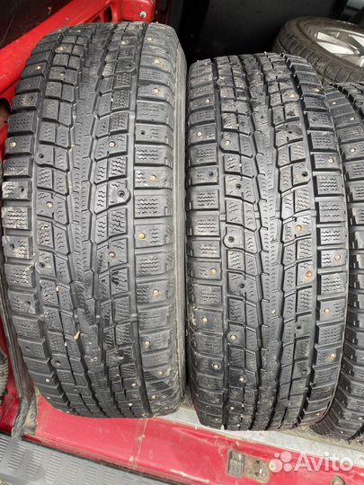 Dunlop SP Winter Ice 01 215/70 R16