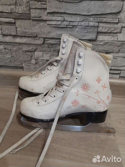 Коньки размер 33