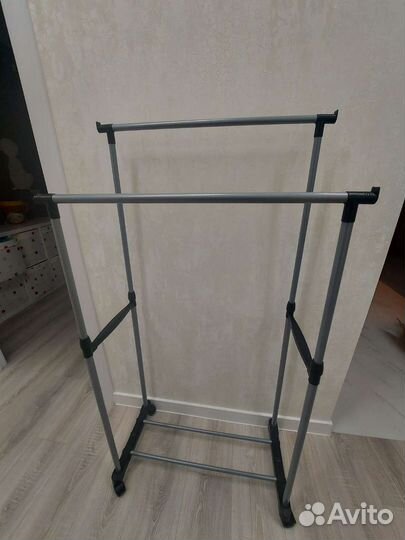 Вешалка напольная на колесах