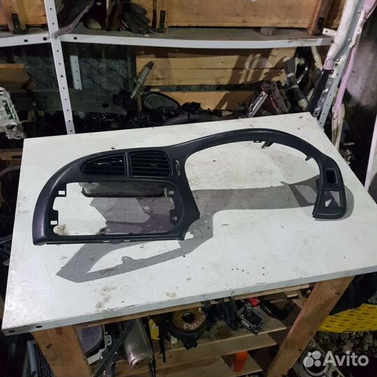 Центральная накладка mitsubishi lancer 7