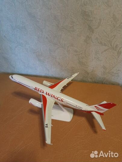 Модель самолетаТу-204 номер 64047