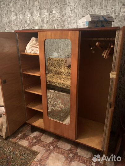 Шкаф,столы,сервант,диван