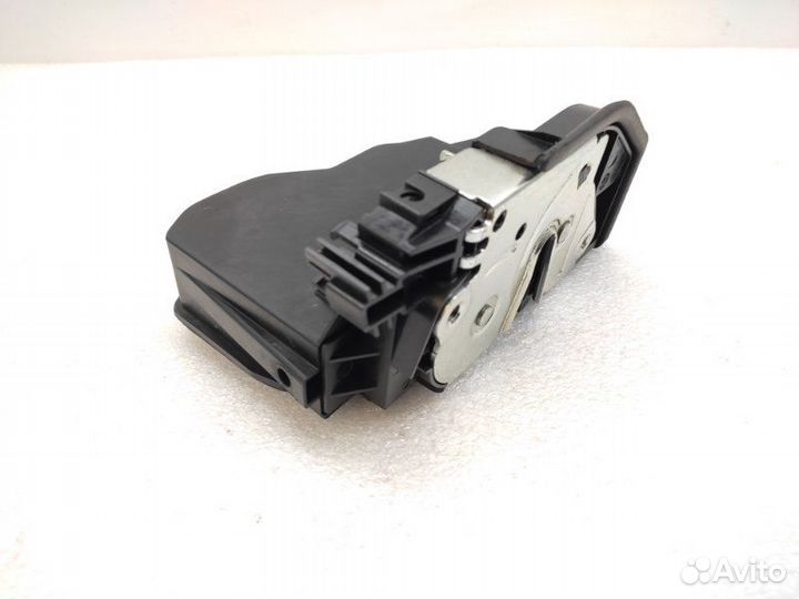 Замок двери задний левый Bmw X5 E70 N52B30 2008