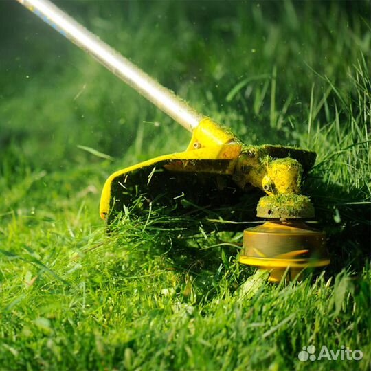 Покос травы триммером