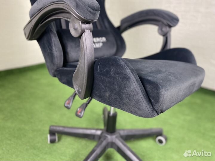 Компьютерное кресло черное велюр игровое