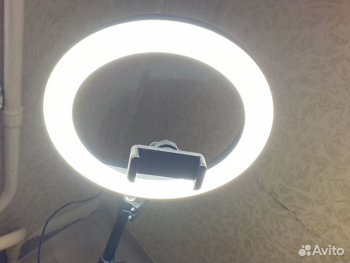 Кольцевая лампа со штативом