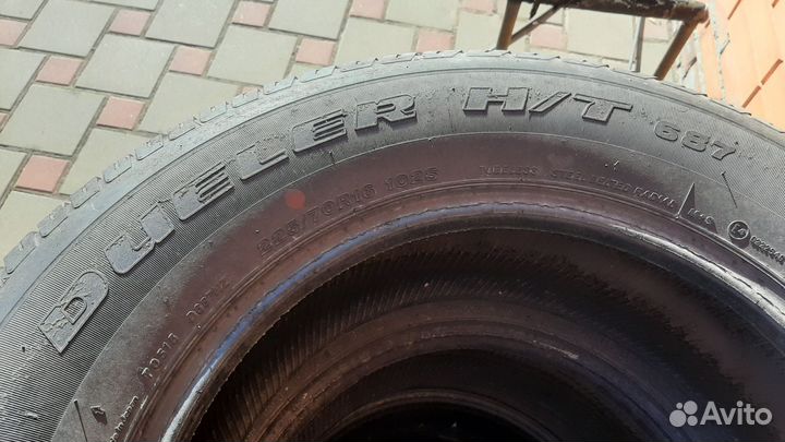 Bridgestone Dueler H/T 687 225/70 R16