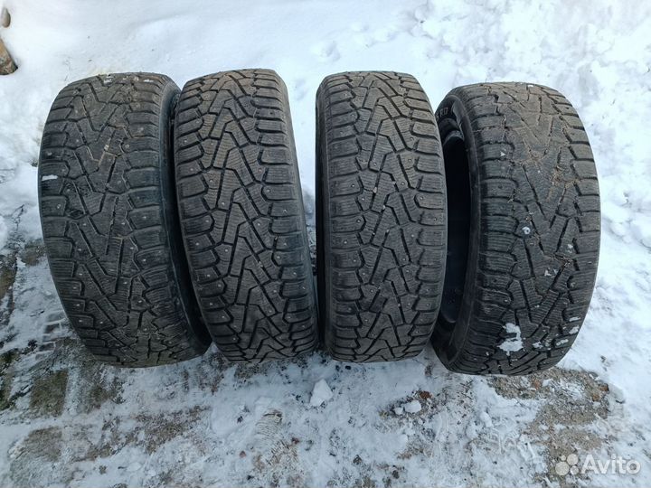 Pirelli Ice Zero 215/55 R17 98T