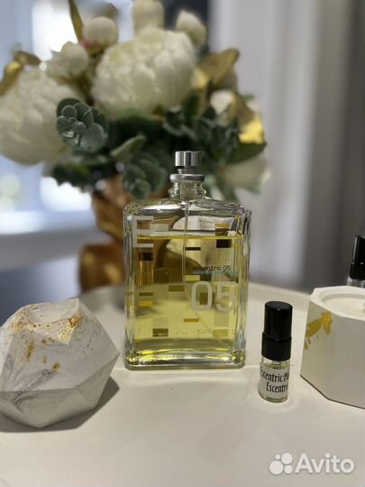 Escentric molecules 05