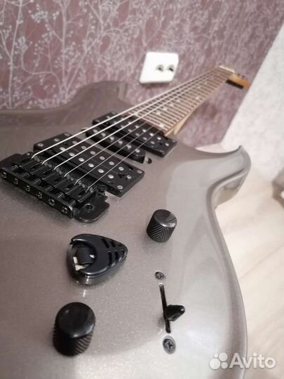 Электронная гитара и комбоусилитель