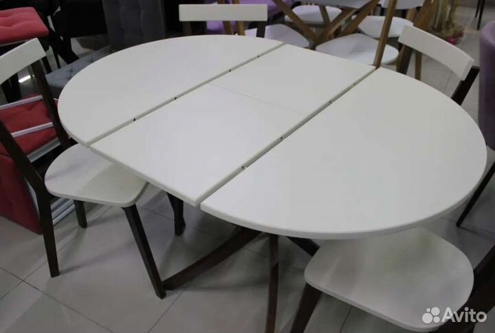 Кухонный стол и стулья из массива