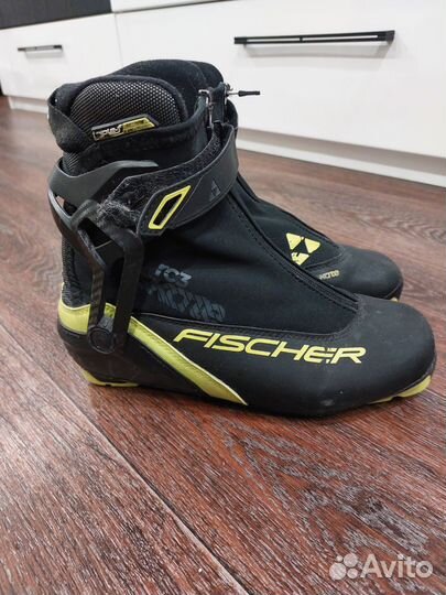 Лыжные ботинки коньковые fisher
