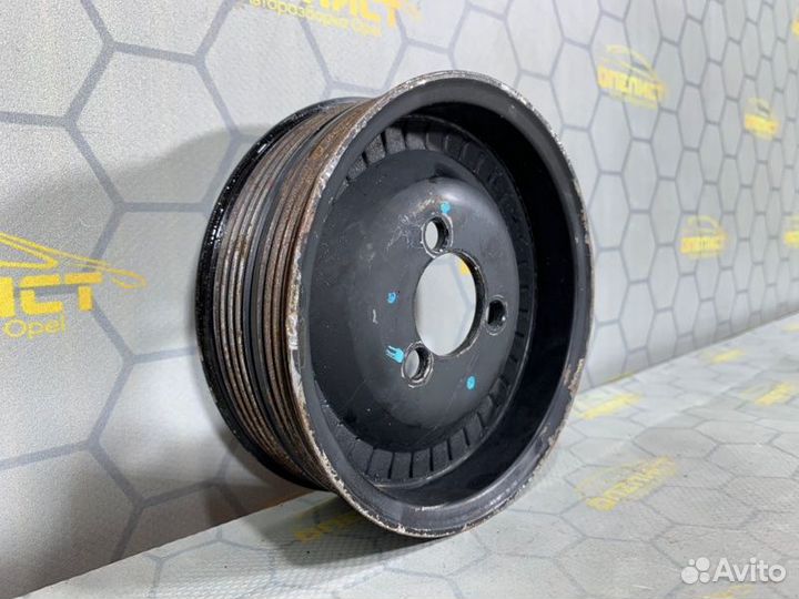 Шкив помпы Chevrolet Cruze F18D4