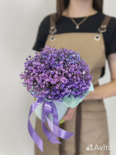 Композиция из 5 сиреневых гипсофил в шляпной короб