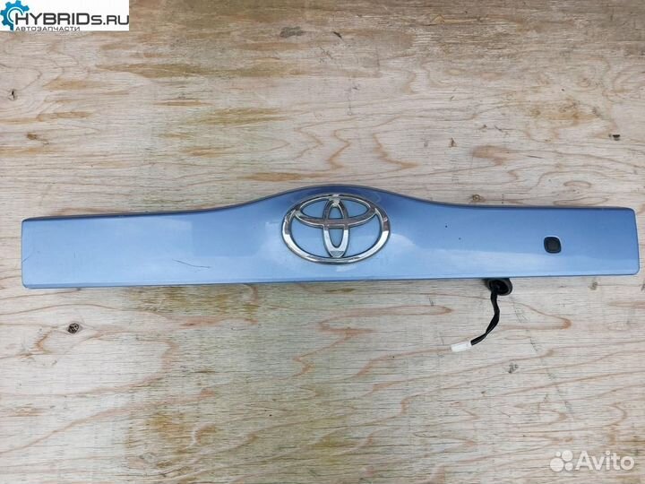 Ручка багажника Toyota Prius 2 NHW20 (2003 - 2011)