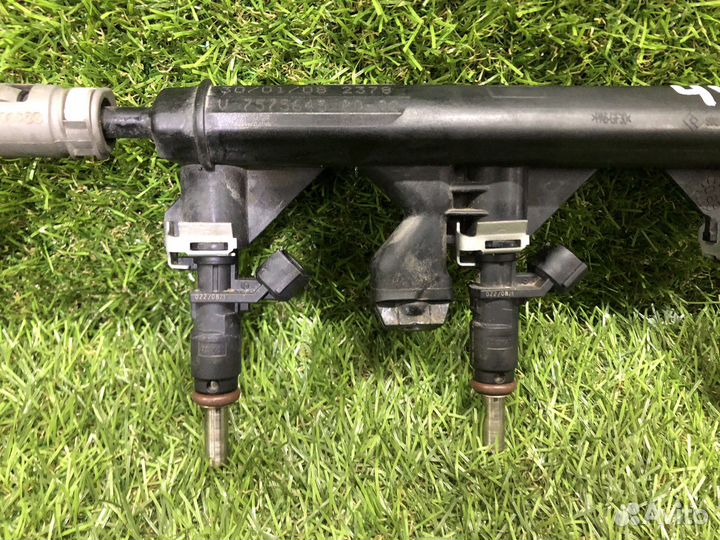 Топливная рампа с форсунками Peugeot 308