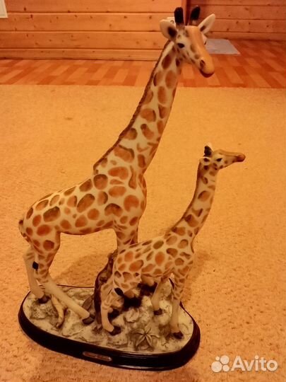 Статуэтка жираф