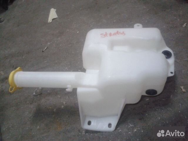 Бачок омывателя Dodge Stratus