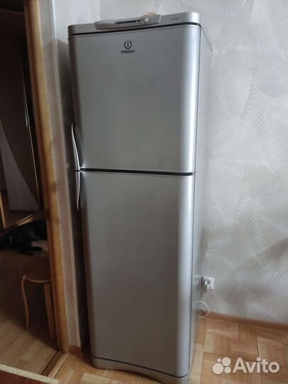 Холодильник indesit