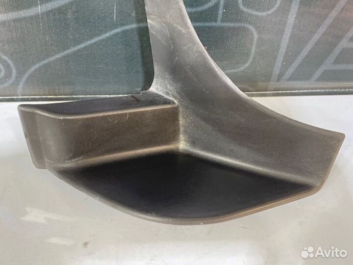 Пластик багажника левый Volkswagen Touareg 7L