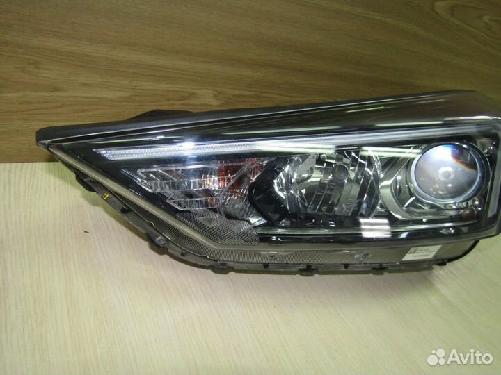 Фара левая Hyundai Tucson