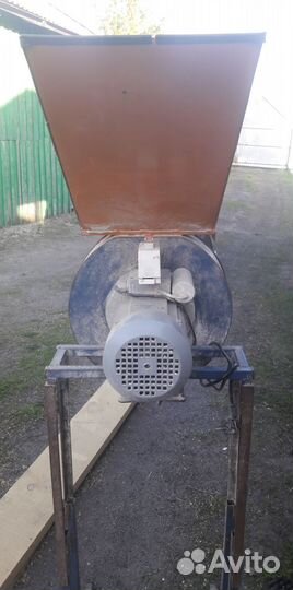 Мельница для зерна электрическая