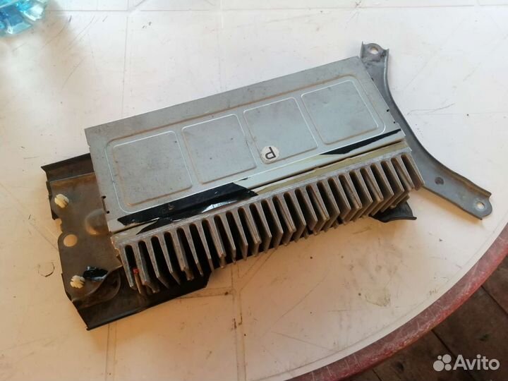 Усилитель звука в ремонт Toyota Land Cruiser 200