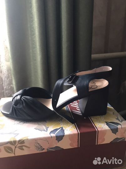 Босоножки 37