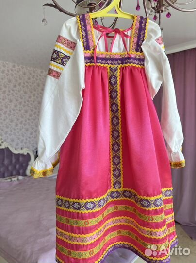 Русский народный костюм и венок