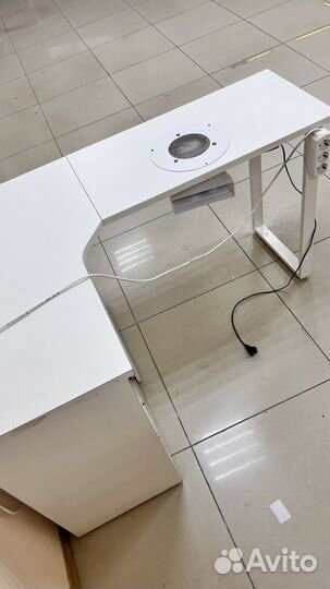 Маникюрный стол с вытяжкой бу