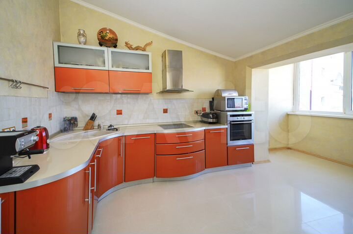 2-к. квартира, 92 м², 8/8 эт.