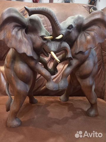 Танцующие слоны,влюблённая пара с красного дерева