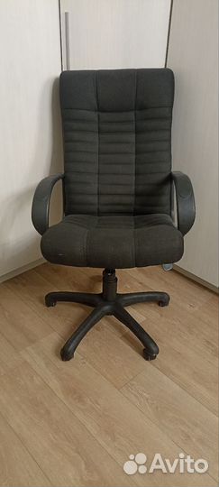 Офисное кресло