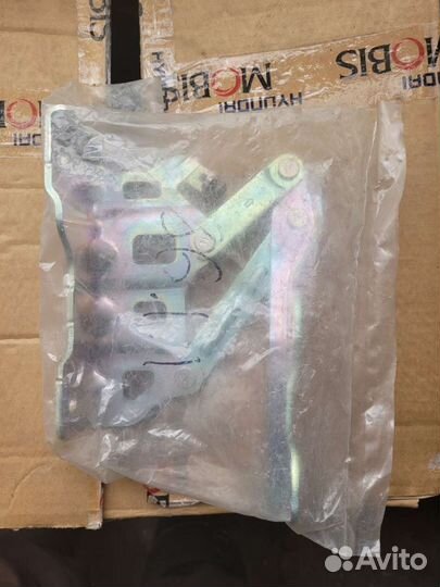 Петля капота левая правая Kia Sportage 4QL