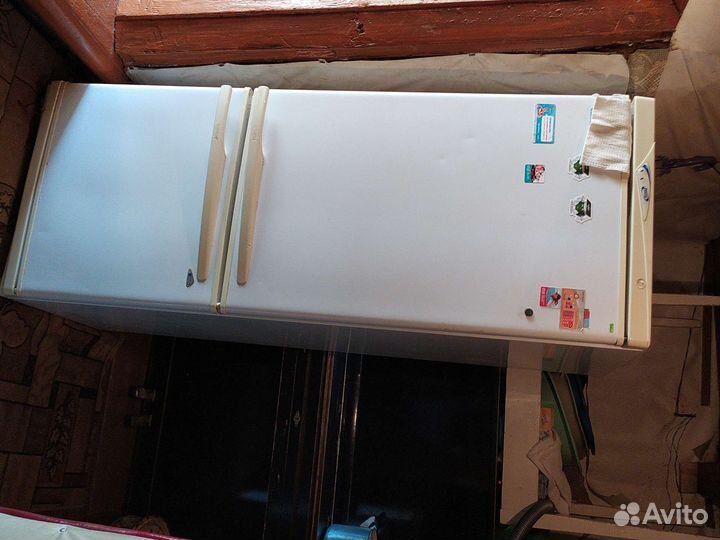 Холодильник бу позис