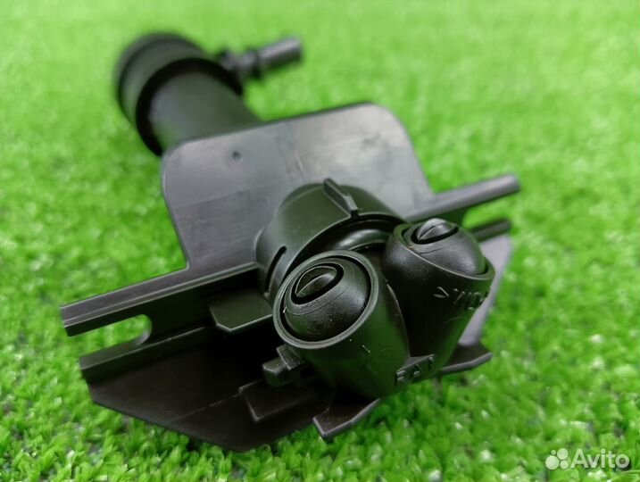 Форсунка омывателя фар правая Audi Q3 15-18г VAG