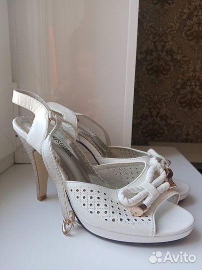 Босоножки белые 37 размер