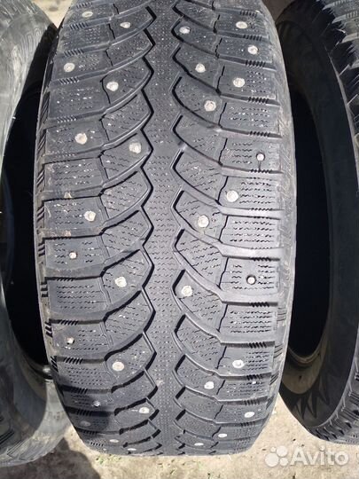 Bridgestone Blizzak Spike-01 215/60 R16 95T