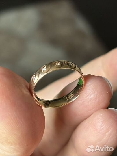 Обручальное кольцо с бриллиантами