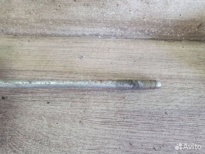 Болт крепления запасного колеса Toyota Camry XV30