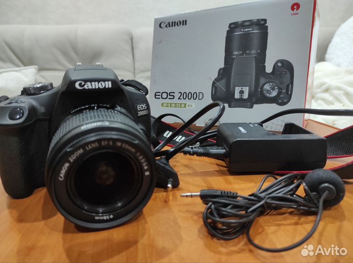 Зеркальный фотоаппарат Canon EOS 2000D kit