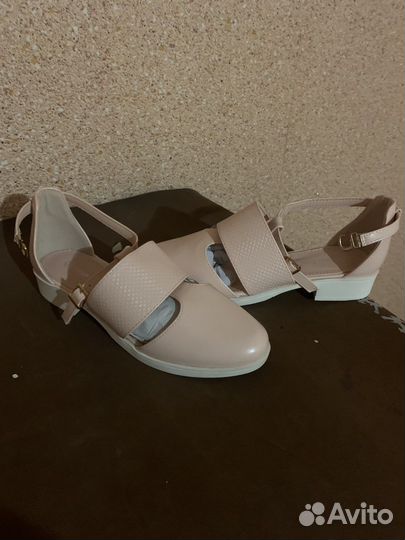 Босоножки новые