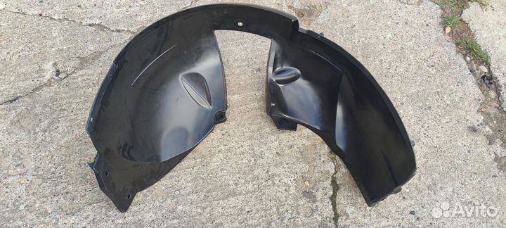 Подкрылок передний правый Renault Logan