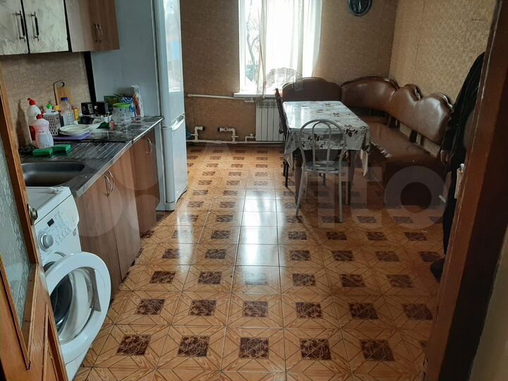 Комната 100 м² в 4-к., 1/1 эт.