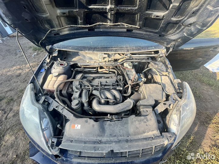 Ford Focus 1.4 МТ, 2011, битый, 140 000 км